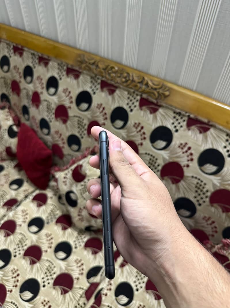 Apple iPhone 11 3