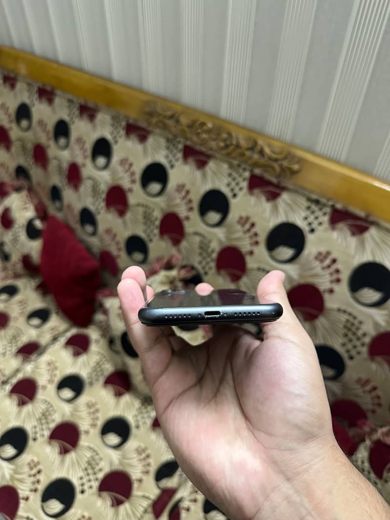 Apple iPhone 11 5