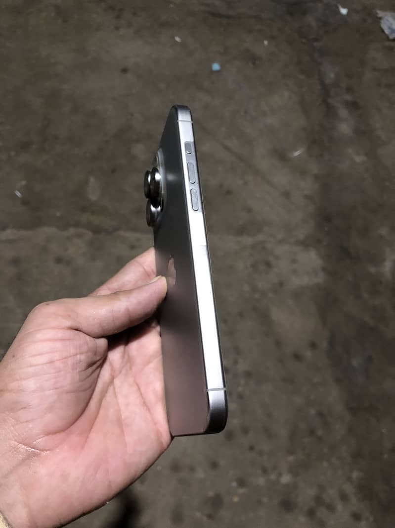 IPHONE 15 Pro Max 4