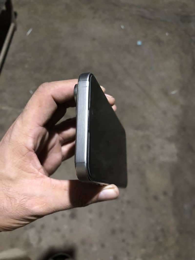 IPHONE 15 Pro Max 5