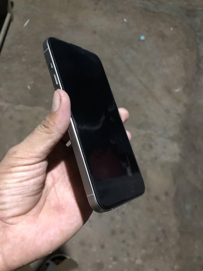 IPHONE 15 Pro Max 6