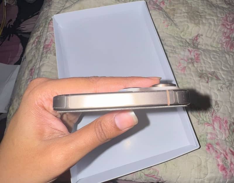 Apple iPhone 16 Pro Max 2