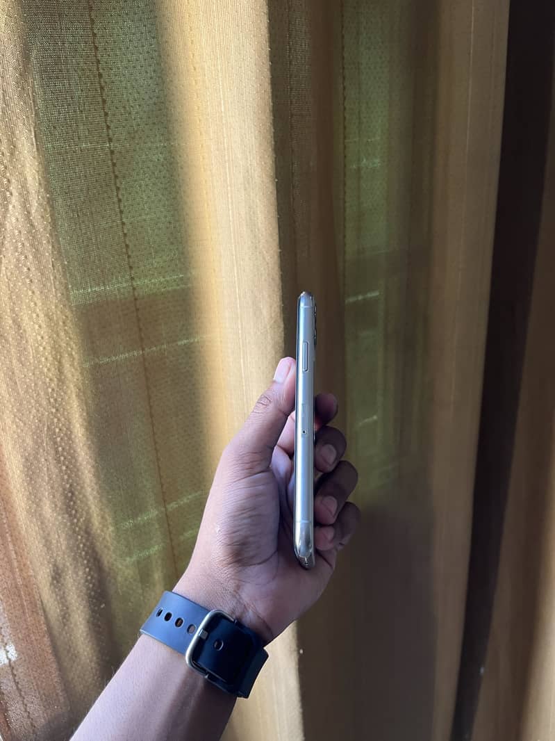 Apple iPhone 11 Pro 2