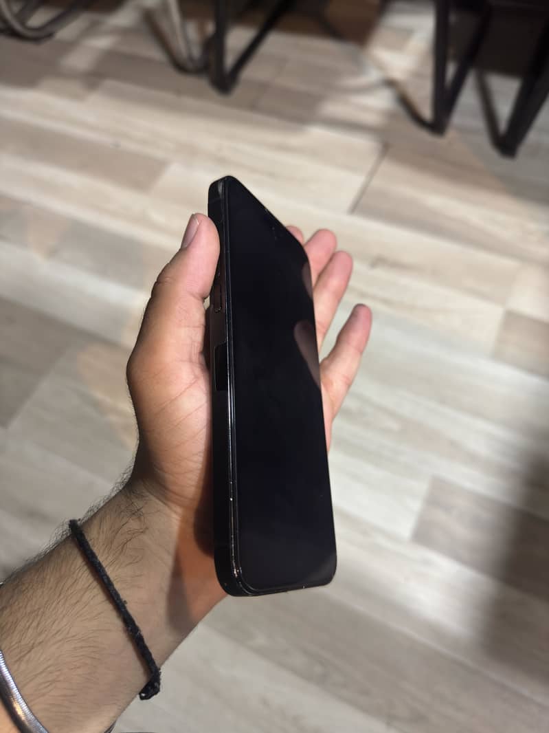 Apple iPhone 14 Pro Max 3