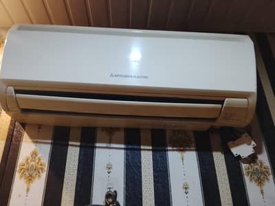 Mitsubishi electric 1 tan ka AC 10 / 10 halat bilkul naye jaisa hai