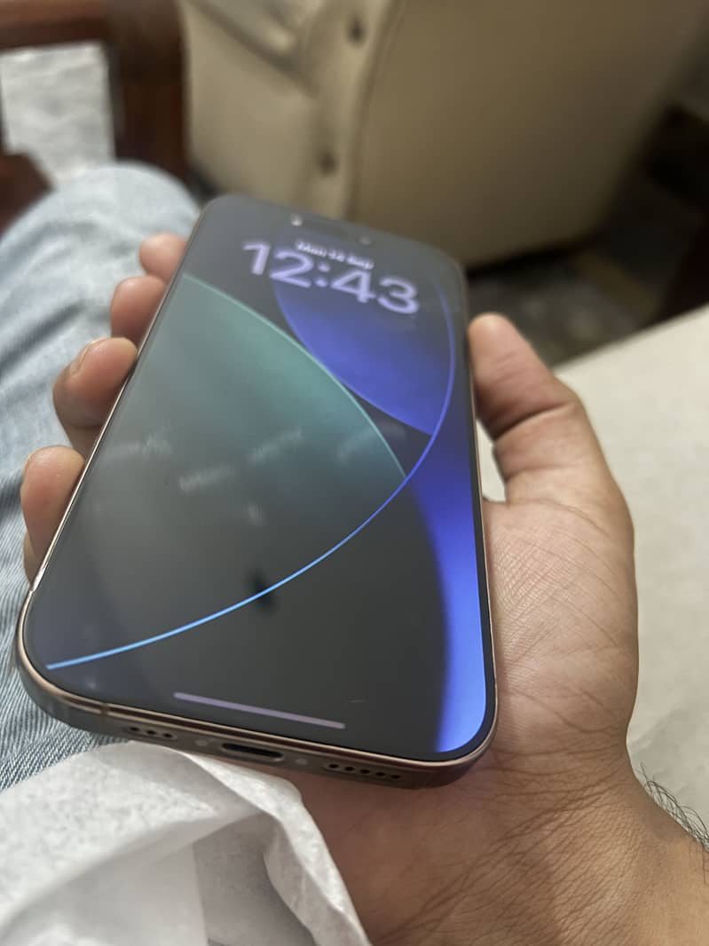 Apple iPhone 16 Pro 1
