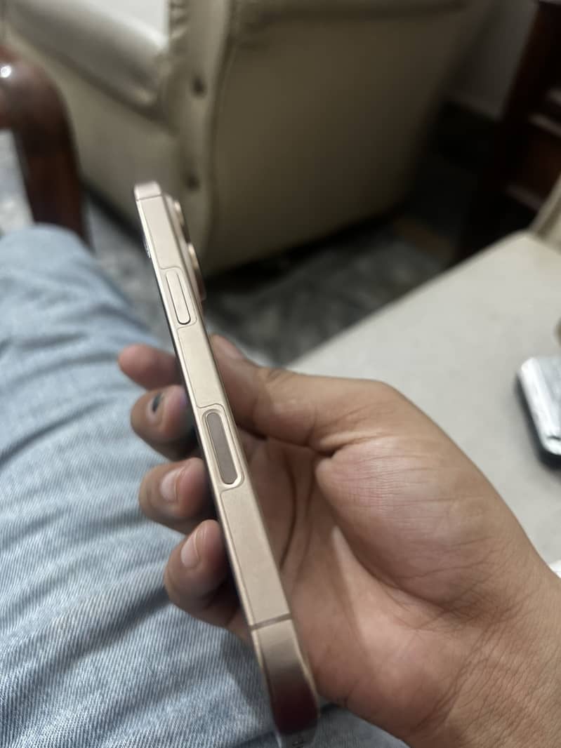 Apple iPhone 16 Pro 2