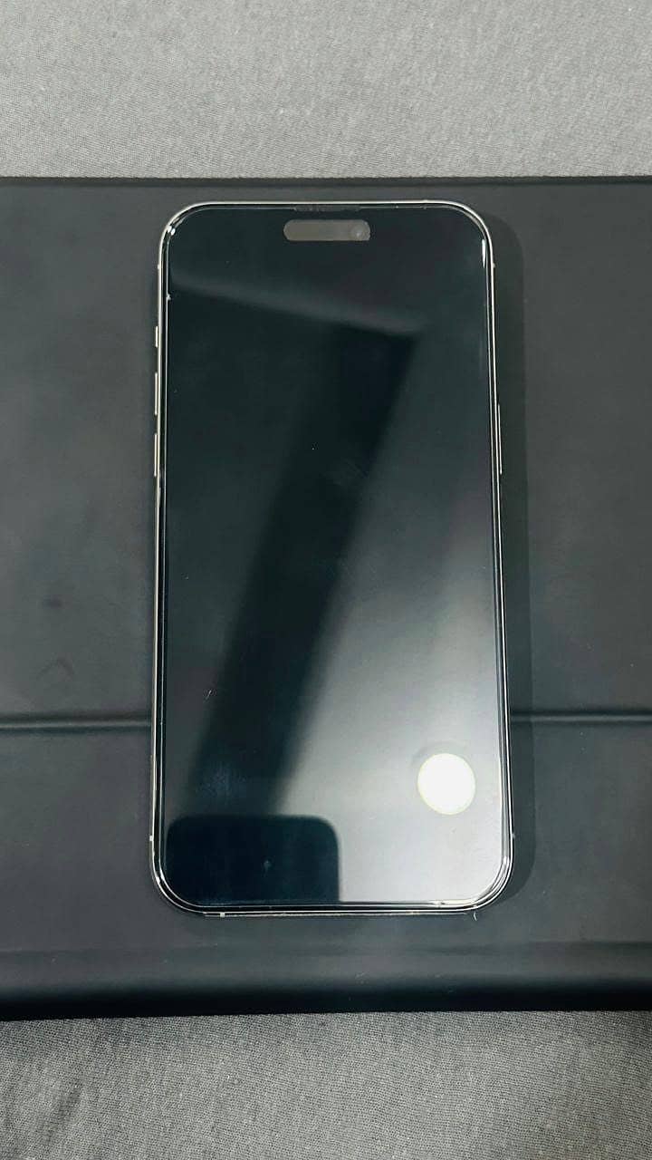 Apple iPhone 15 Pro Max 4