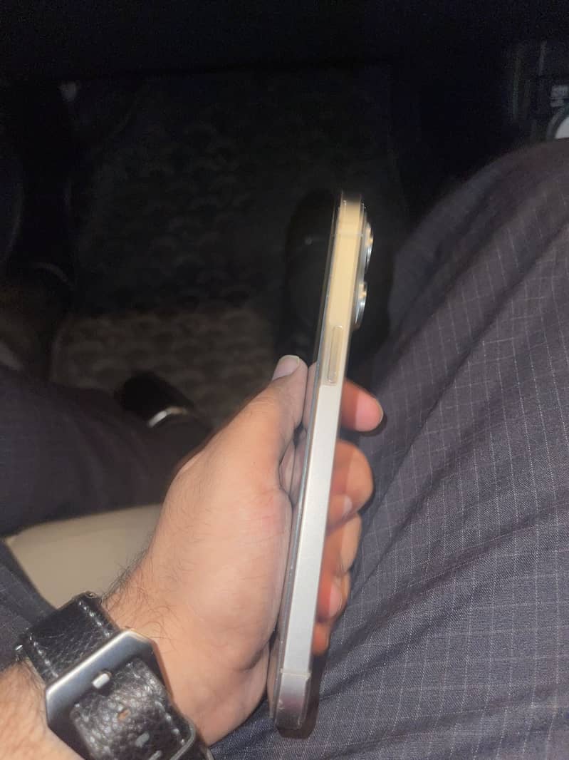 Apple iPhone 15 Pro Max 5