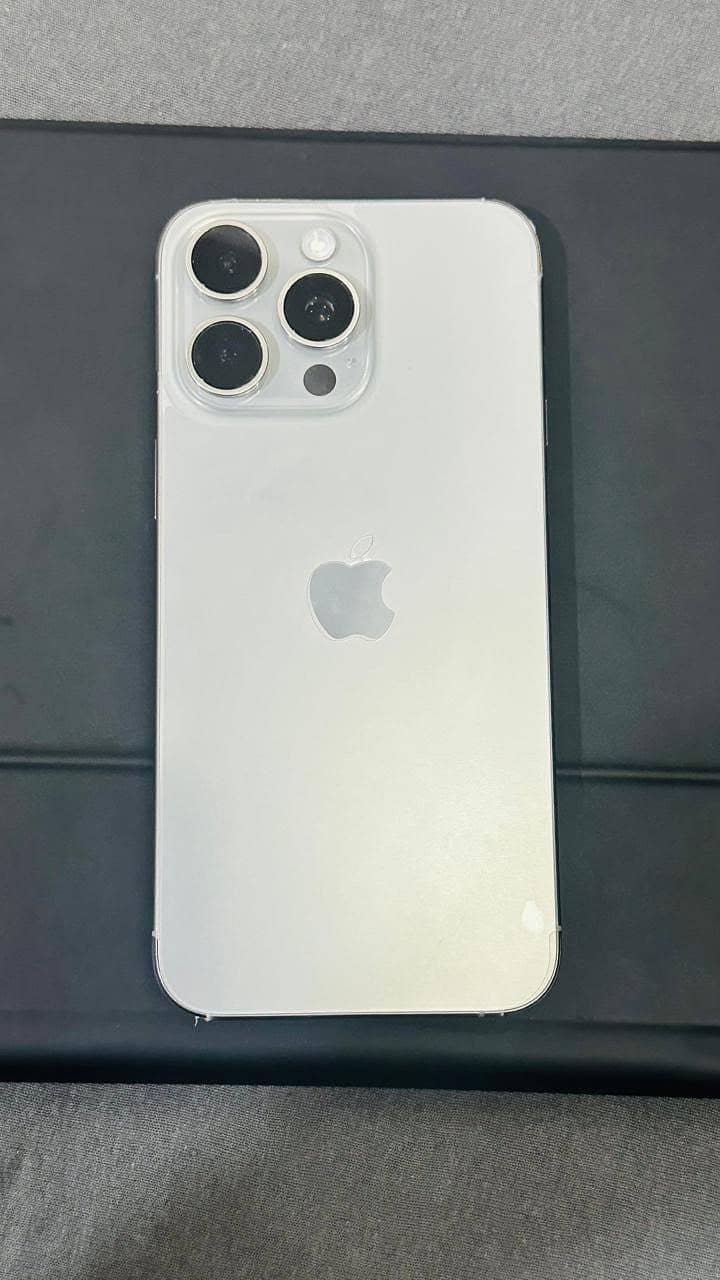 Apple iPhone 15 Pro Max 6