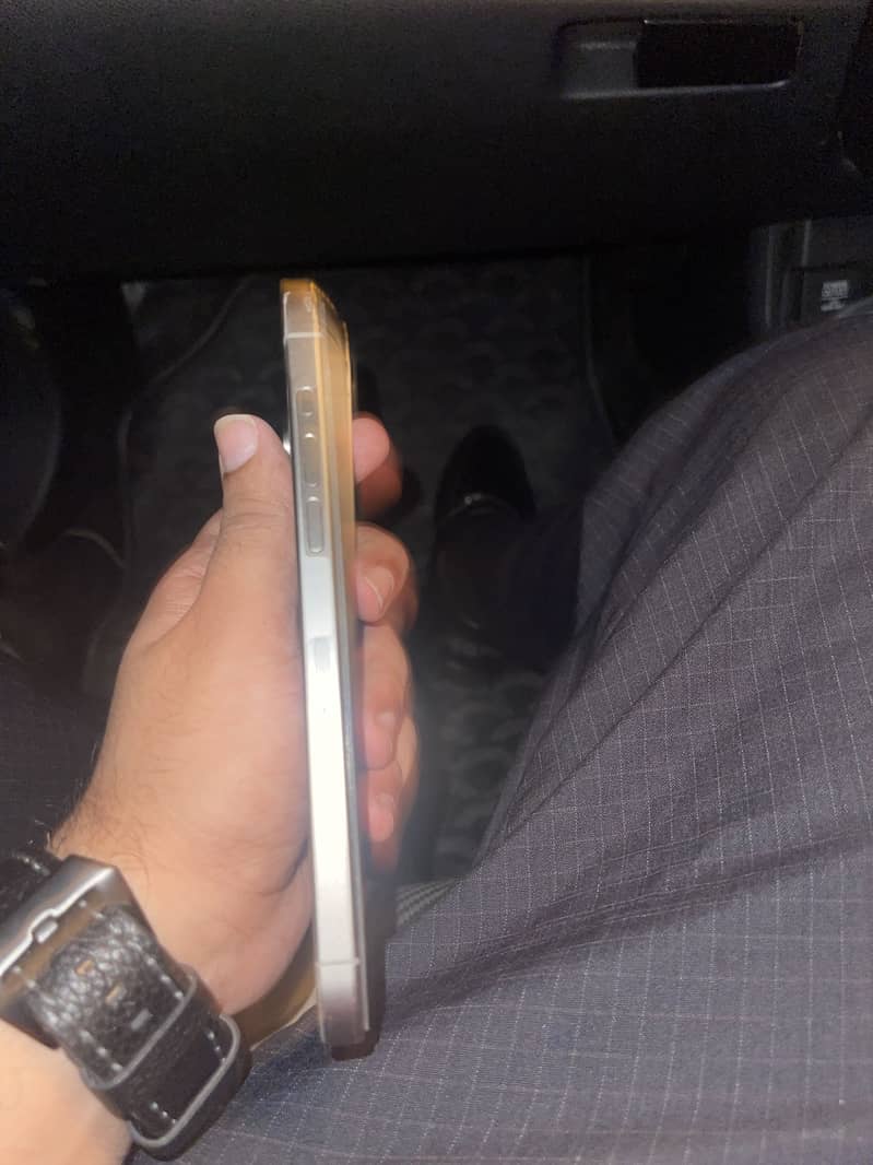 Apple iPhone 15 Pro Max 7