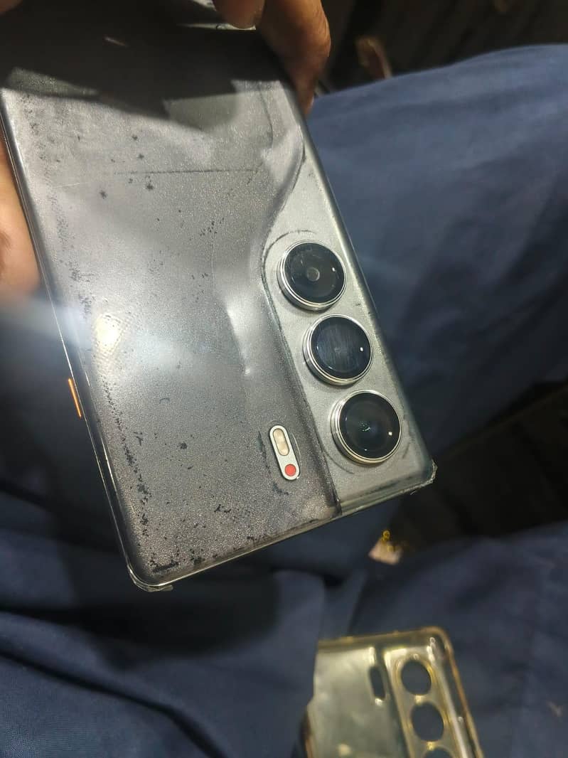 Tecno CAMON 40 Pro 6