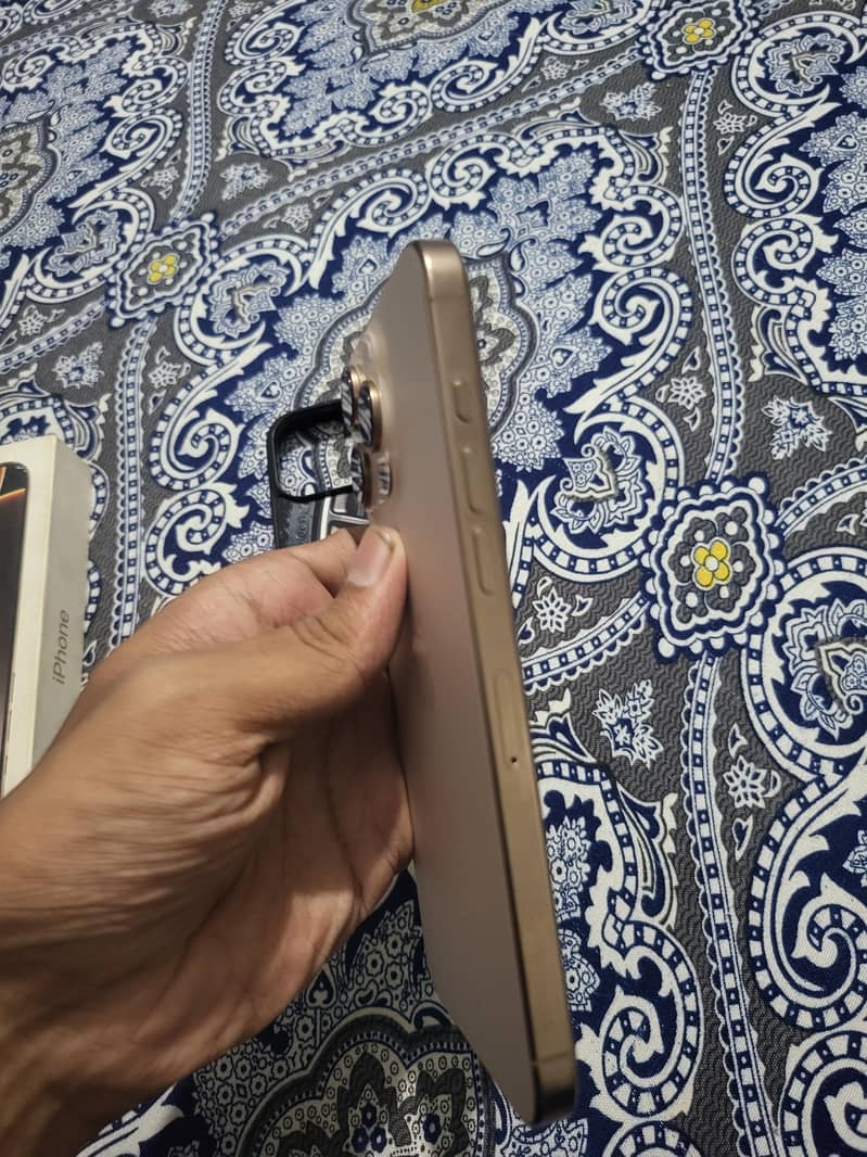 Apple iPhone 16 Pro Max 3