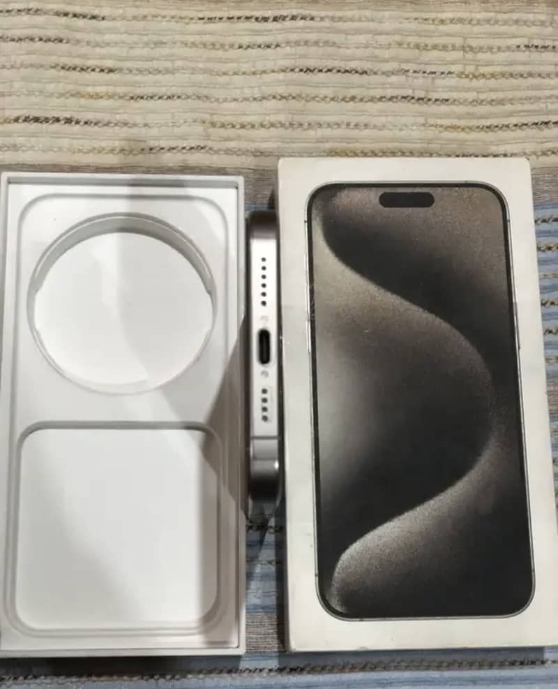 Apple iPhone 15 Pro Max 2