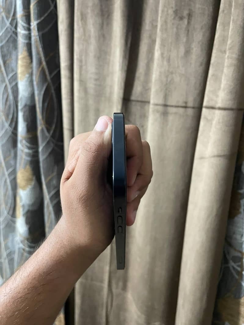 Apple iPhone 12 3
