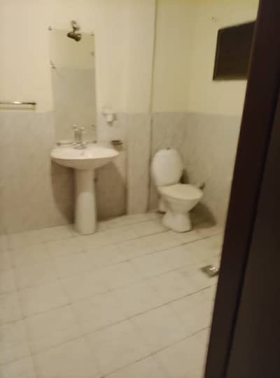 Anexxy Available For Rent in Falcon Complex Gulberg Near Askari 5