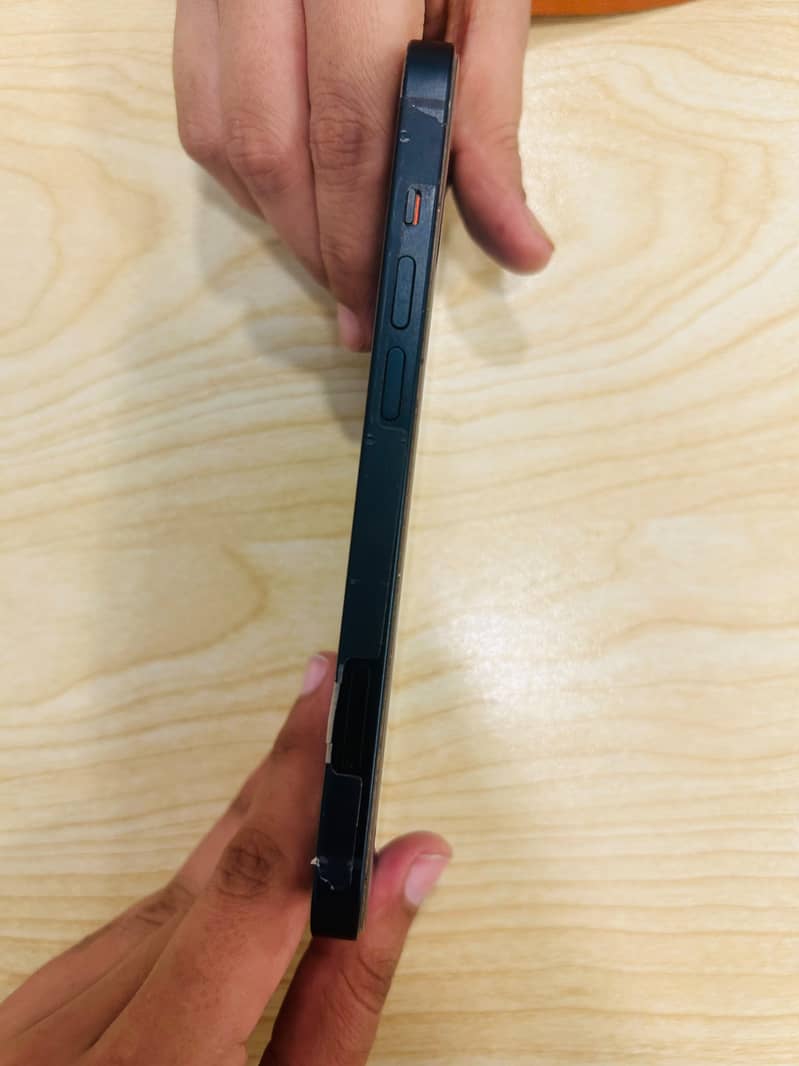 Apple iPhone 13 2