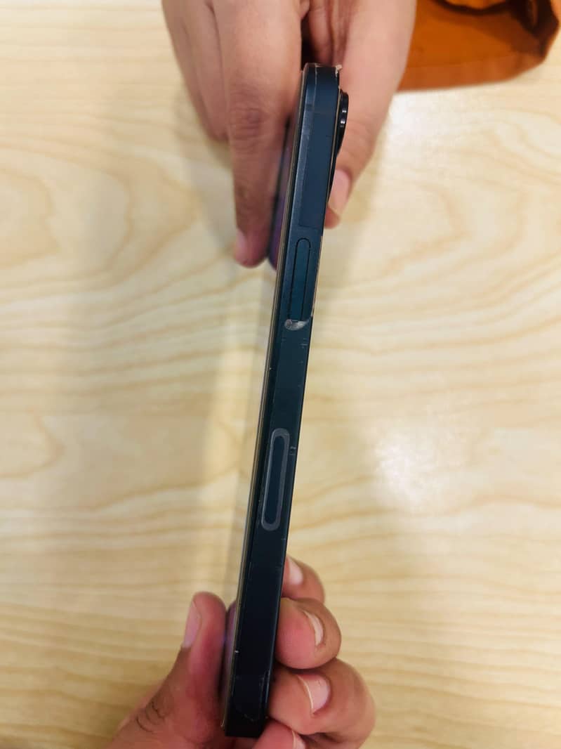 Apple iPhone 13 6