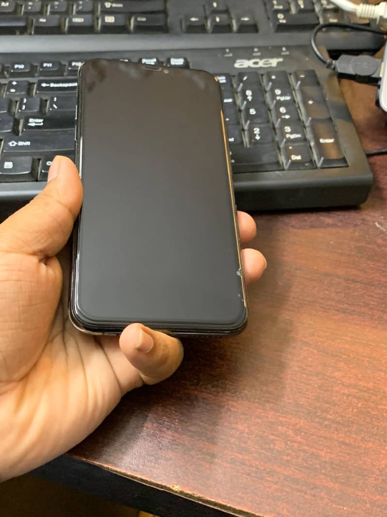 Apple iPhone 11 Pro Max 4