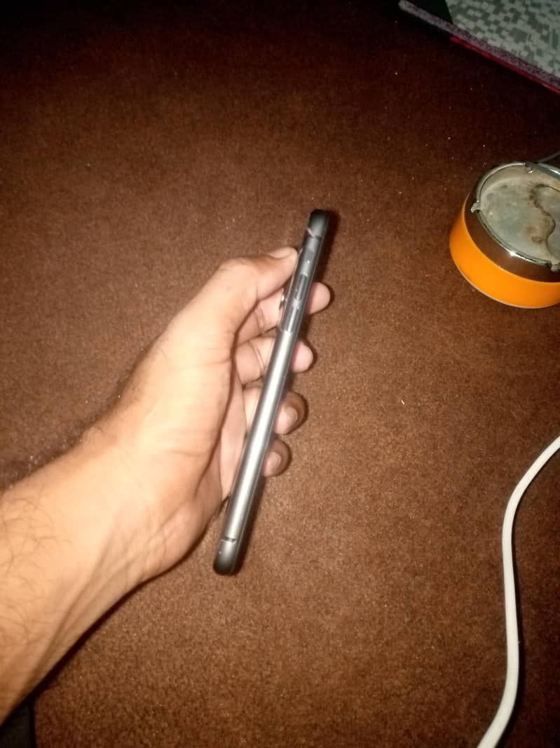 Apple iPhone 11 7
