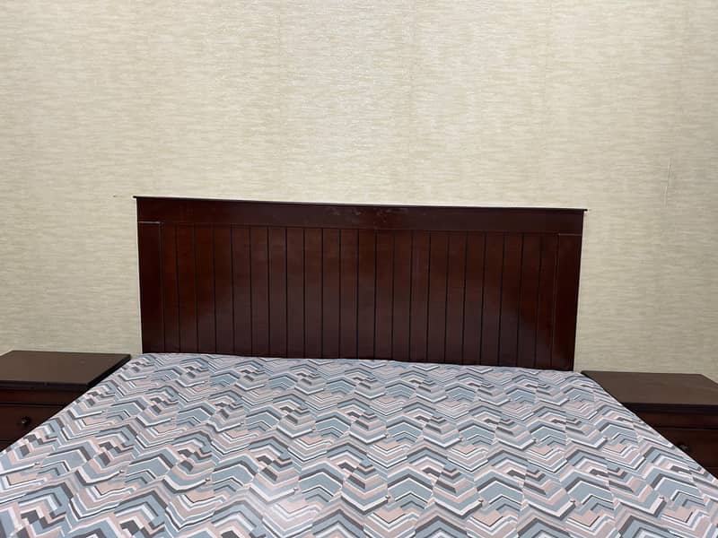 bed with side tables 0