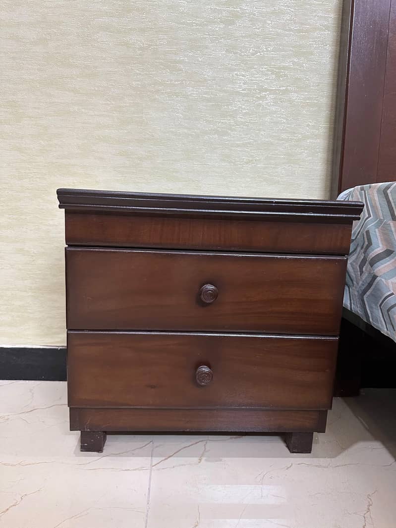 bed with side tables 4