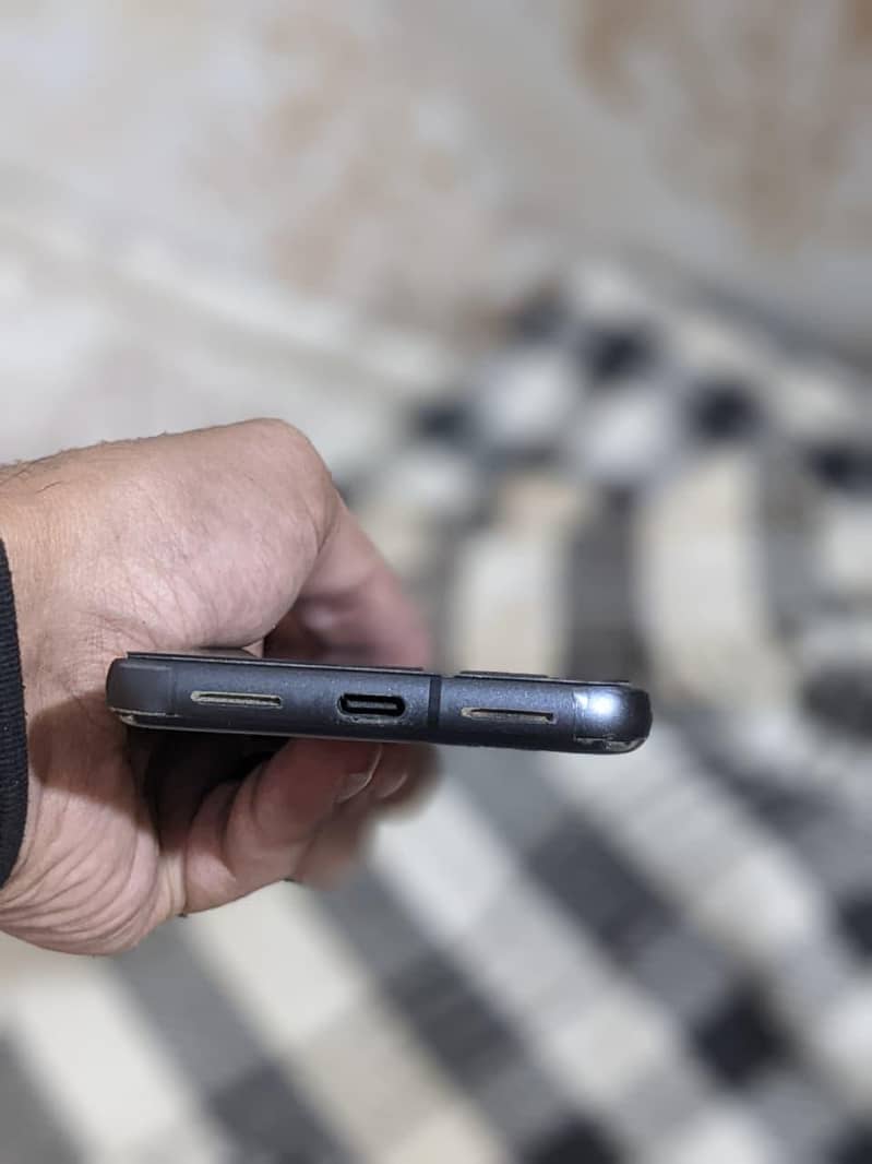 Google Pixel 8 4