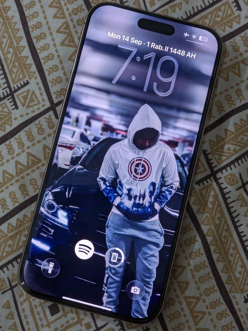 Apple iPhone 16 Pro Max 1