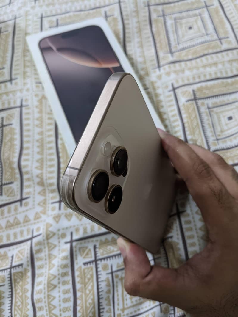 Apple iPhone 16 Pro Max 2