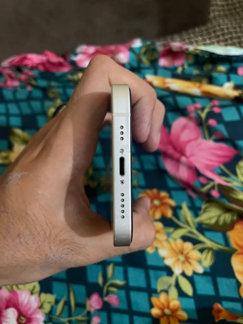 Apple iPhone 12 4