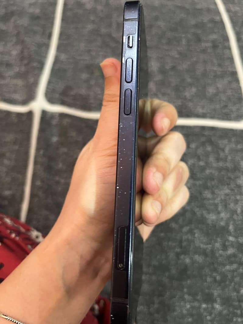 Apple iPhone 12 4