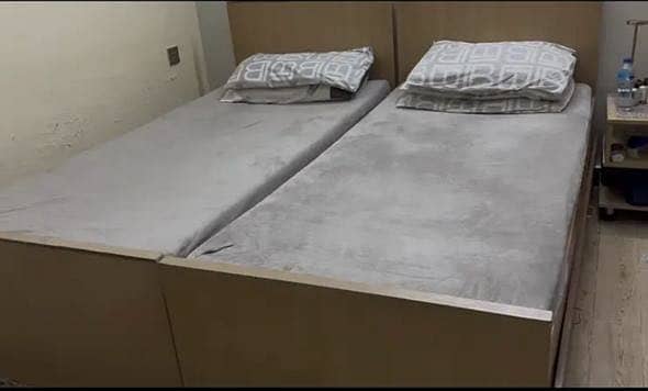 Single beds 0