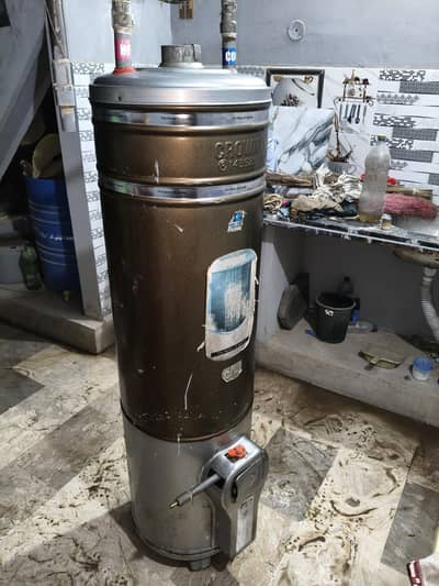 Crown Geyser Only gas 10/10 condition
