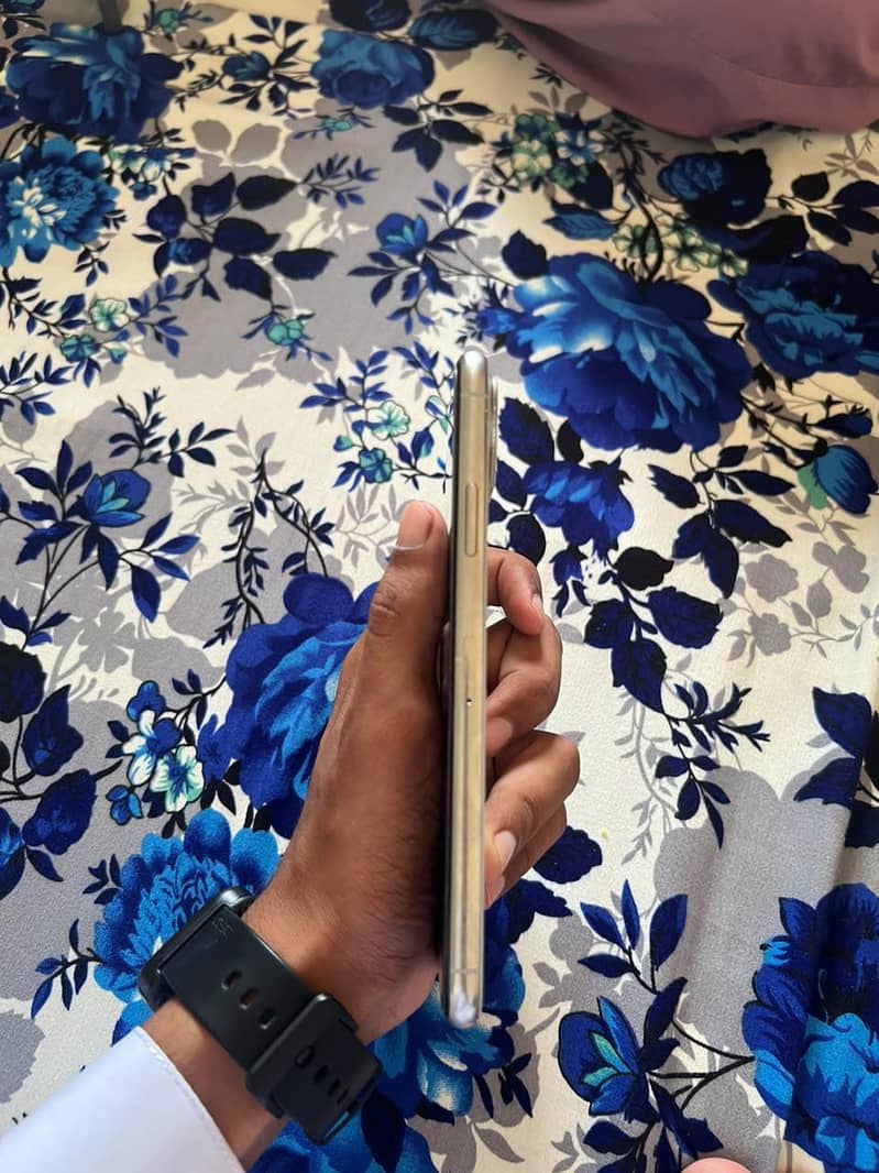 Apple iPhone 11 Pro Max 1