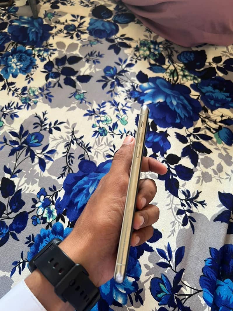 Apple iPhone 11 Pro Max 3