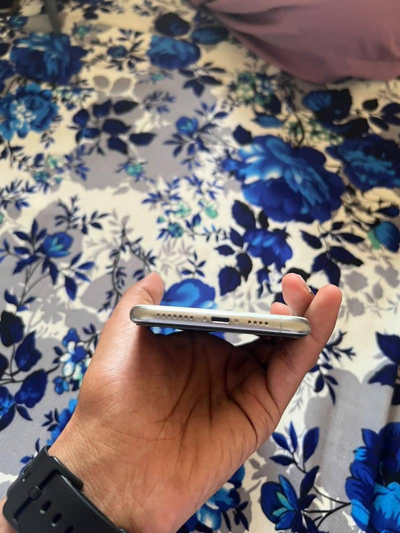Apple iPhone 11 Pro Max 6