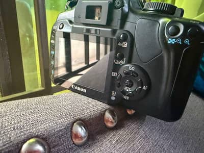 400 D Canon DSLR camera