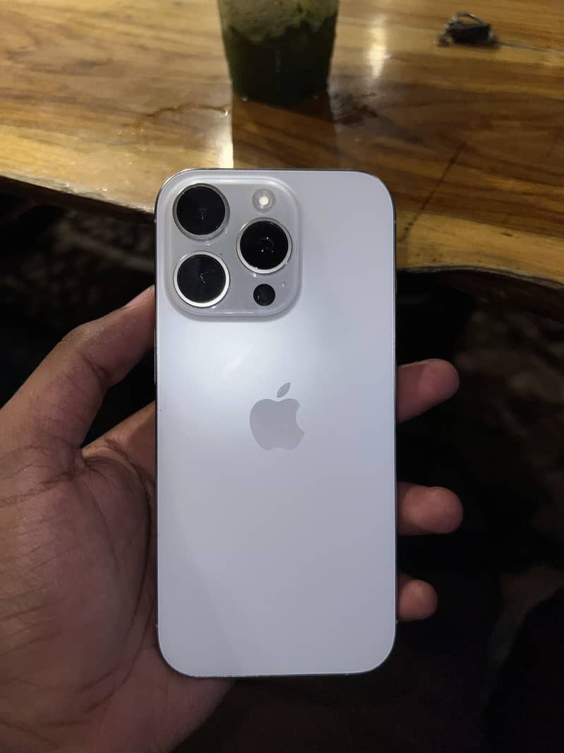 Apple iPhone 16 Pro 1
