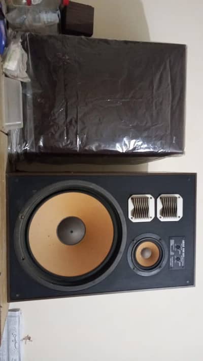 Akai speakers complete set