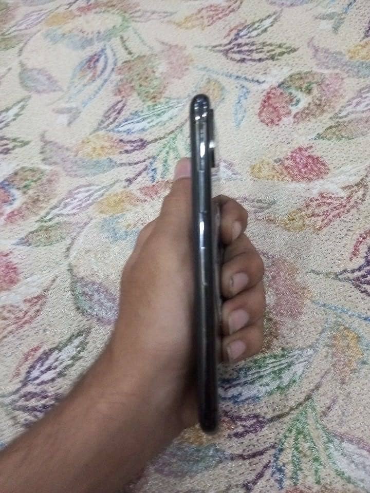 Apple iPhone X 5