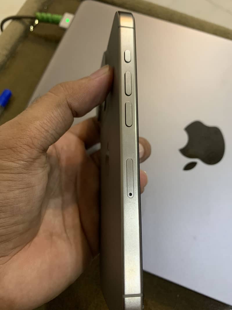 Apple iPhone 15 Pro 2