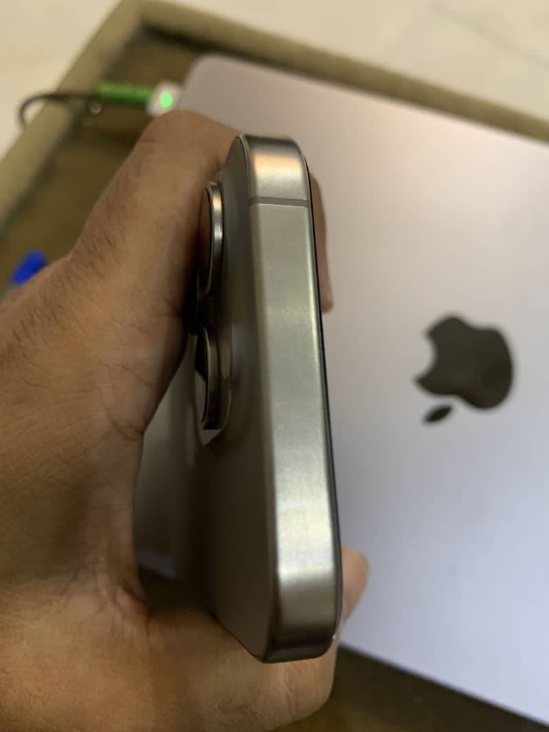 Apple iPhone 15 Pro 6