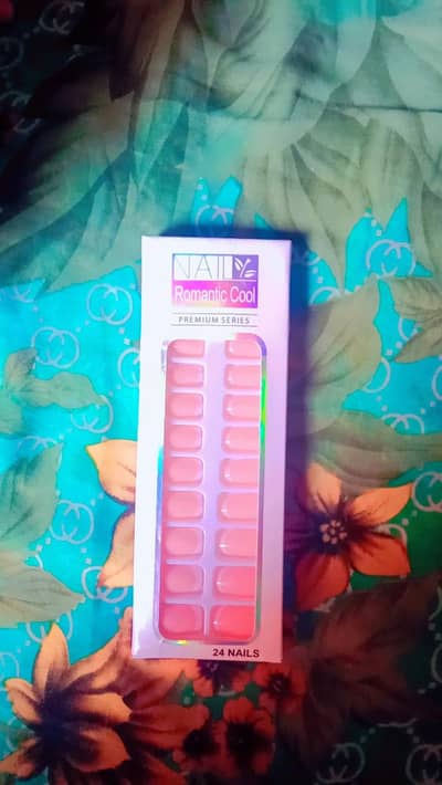 nails