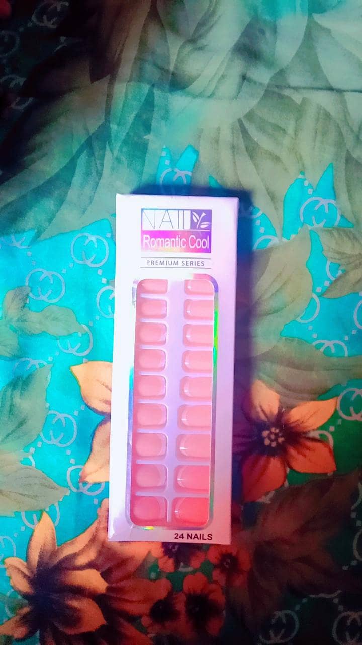 nails 0
