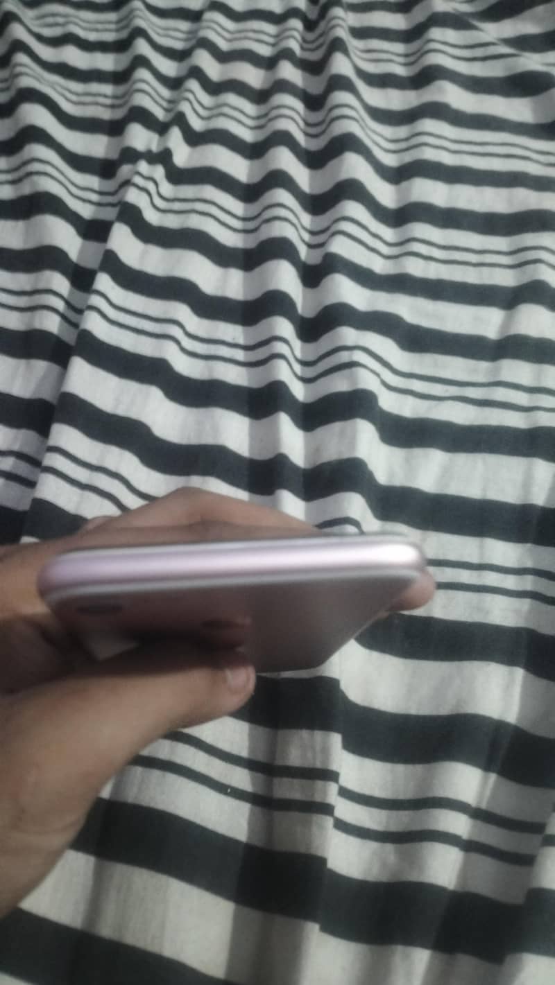 Apple iPhone 7 1