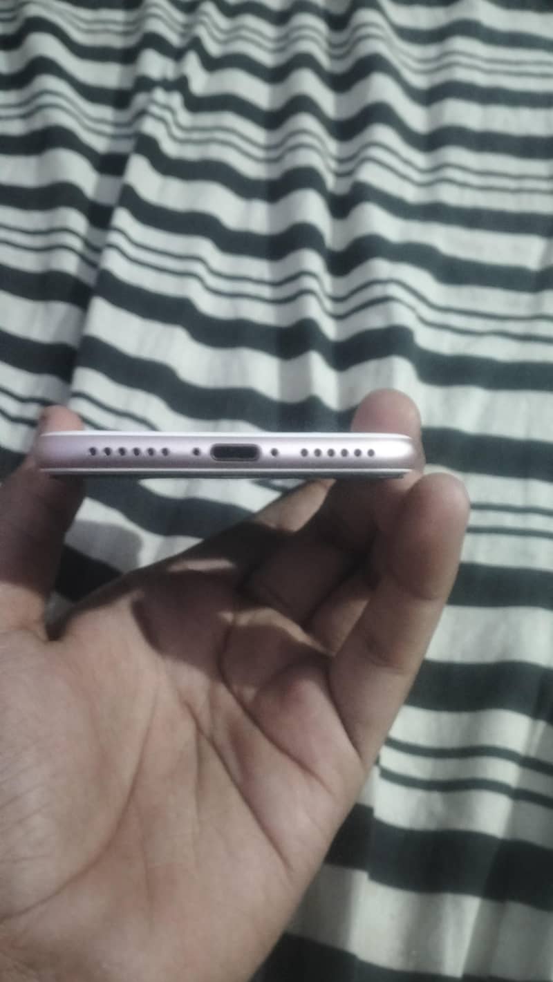 Apple iPhone 7 2