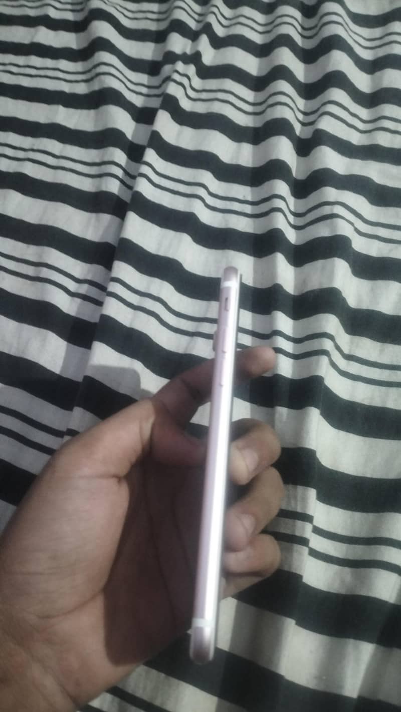 Apple iPhone 7 4