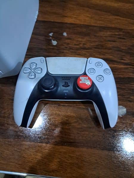 PS5 1TB Disc Edition/ Extra Controller/5 Games Discs/Genuine Condition 2