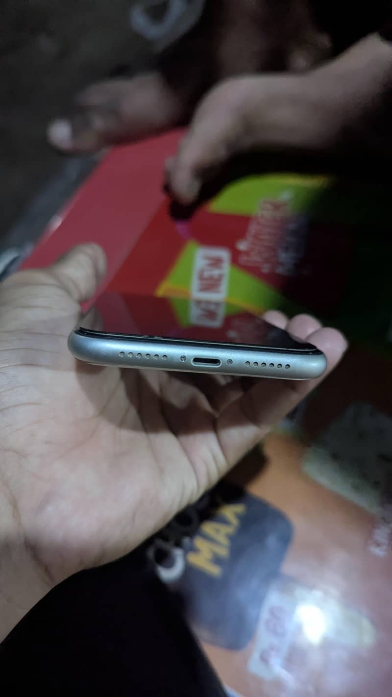 Apple iPhone 11 3
