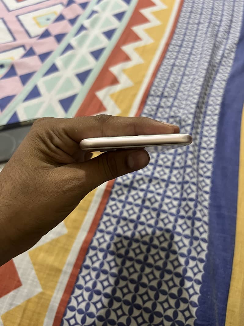 Apple iPhone 7 Plus 0